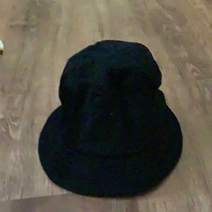 Black bucket hat